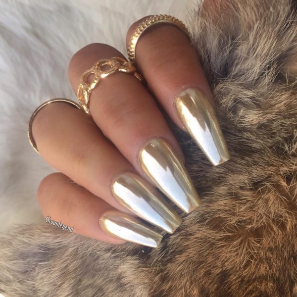 Amazing gold chrome nails! Amazing coffin shaped gold chrome nails