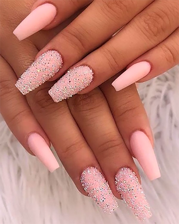 Amazing matte baby pink coffin nails with two glitter nails in sugar effect!
