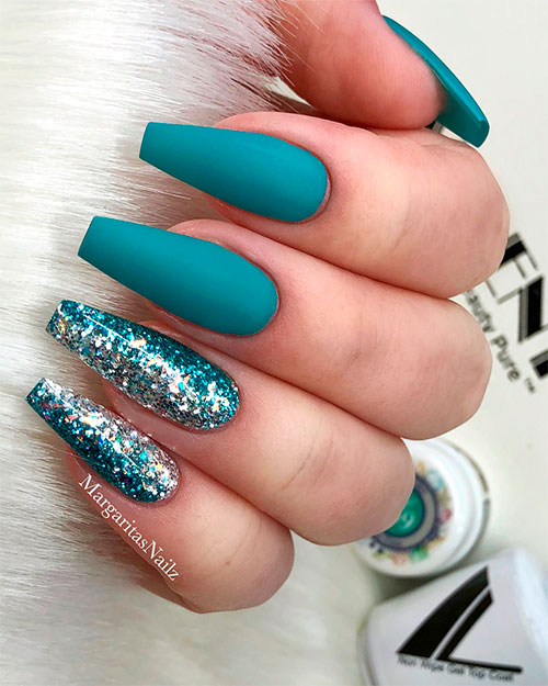 Amazing teal blue coffin nails with glitter!