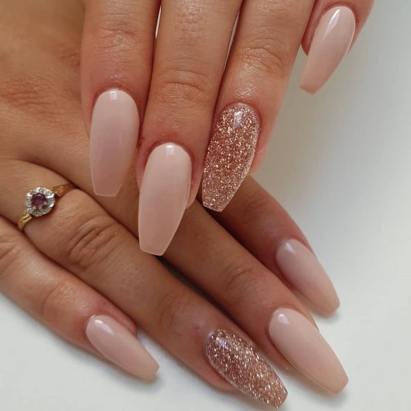 Awesome nude coffin nails with accent rose gold glitter nail