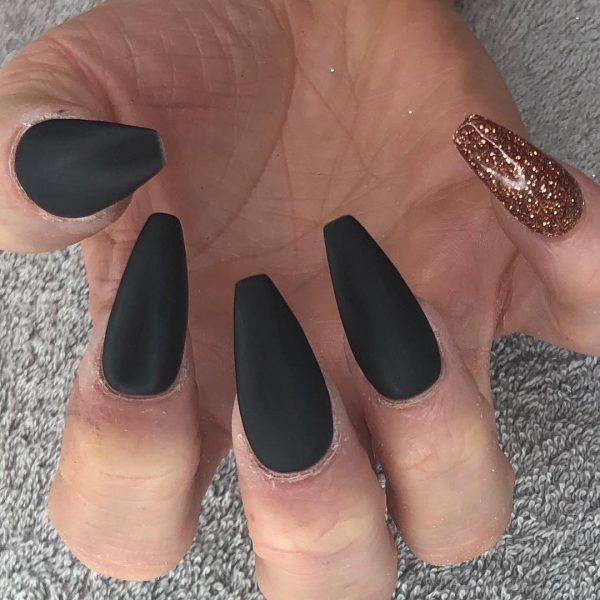 So beautiful matte black coffin nails with gold glitter accent nail!