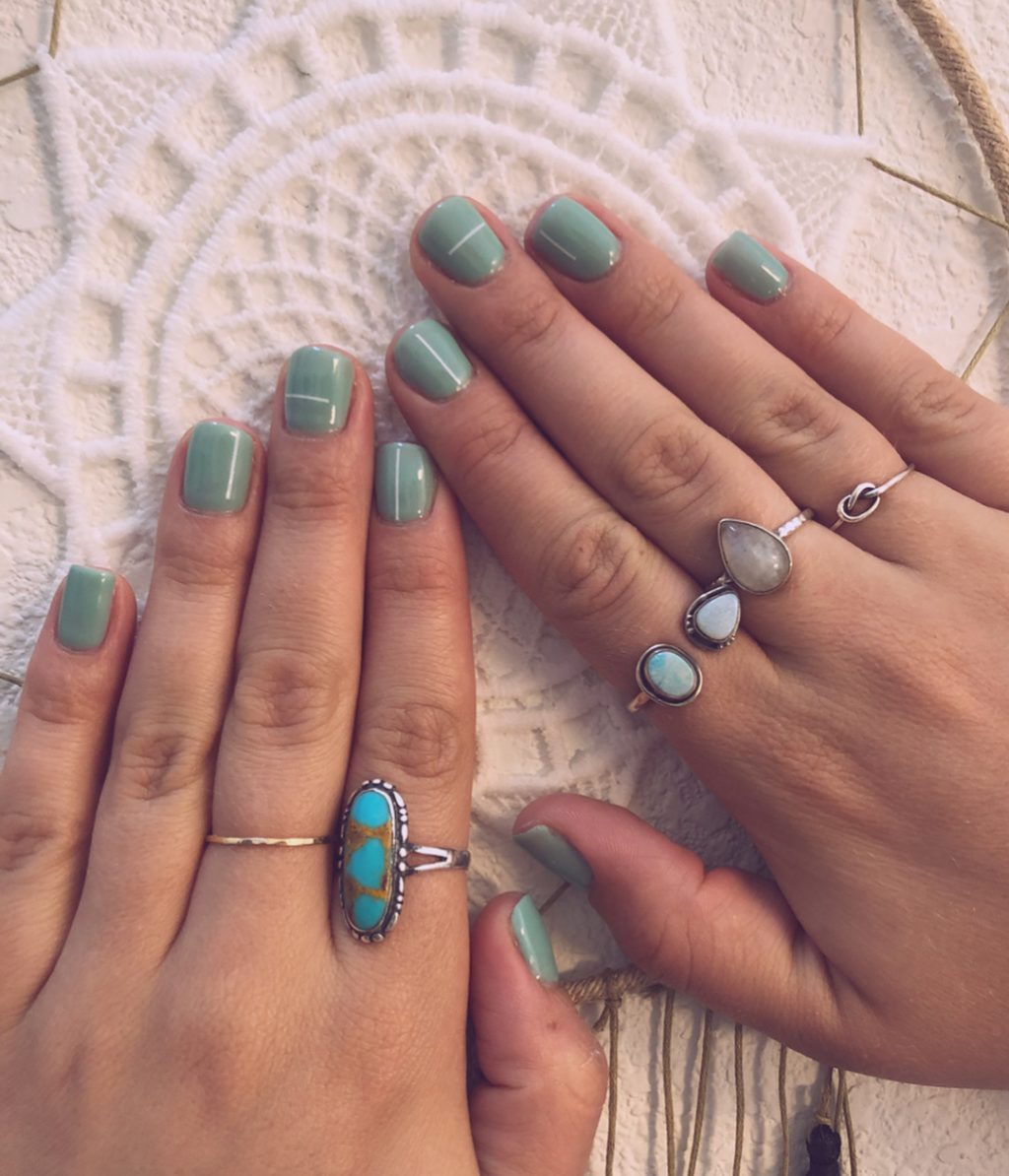 Amazing short olive green nails design! Amazing short olive green nails design!