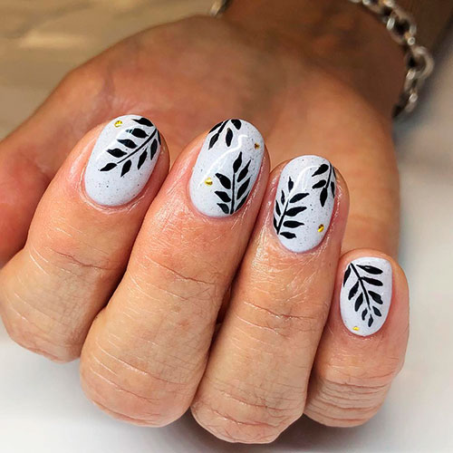Beautiful white blossom nails for spring 2019