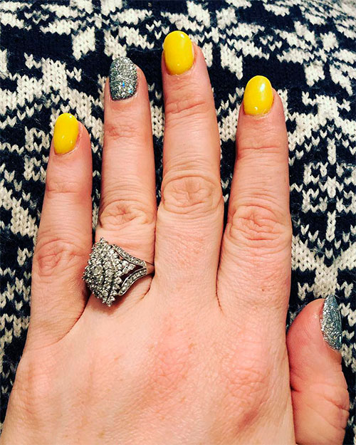 Cute yellow round nails with two silver glitter nails Cute yellow round nails with two silver glitter nails