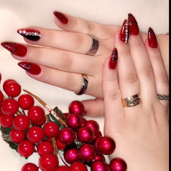Elegant red and black nails idea, black and red nails