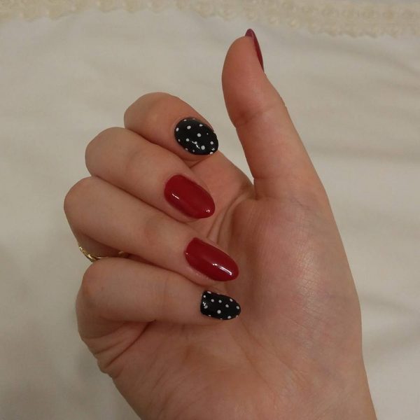 Sexy red nails with black nails have white dots, black and red nails