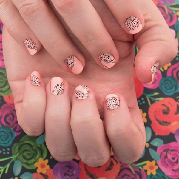 Saloon Girl - Nail art design by color street
