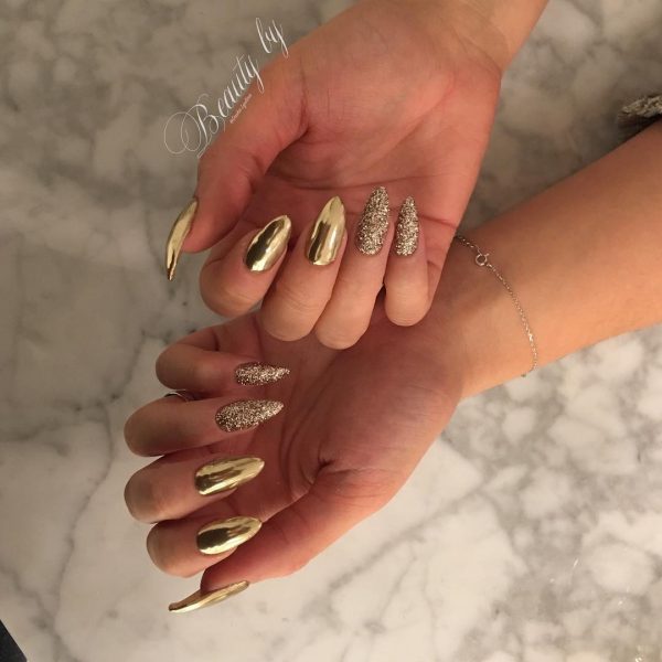 Elegant Stiletto Gold Chrome Nails with Two Gold Glitter Accent Nails