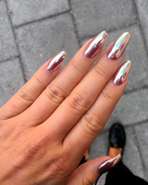 What a beautiful rose gold chrome long coffin nails! What a beautiful rose gold chrome long coffin nails