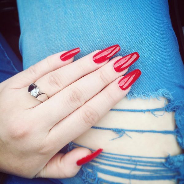 Wonderful red acrylic coffin nails set is one of the best shiny red coffin nails ideas!