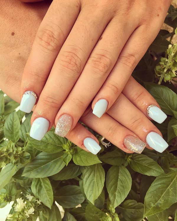 Amazing blue summer nails with rhinestones and glittery nails! Short light blue summer nails with rhinestones and glittery nails
