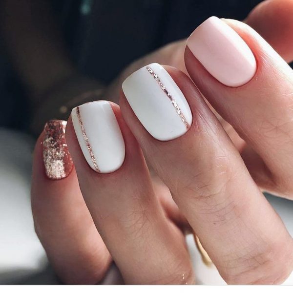 Amazing short acrylic glittery white nails with one glittery nail and pinky nail!