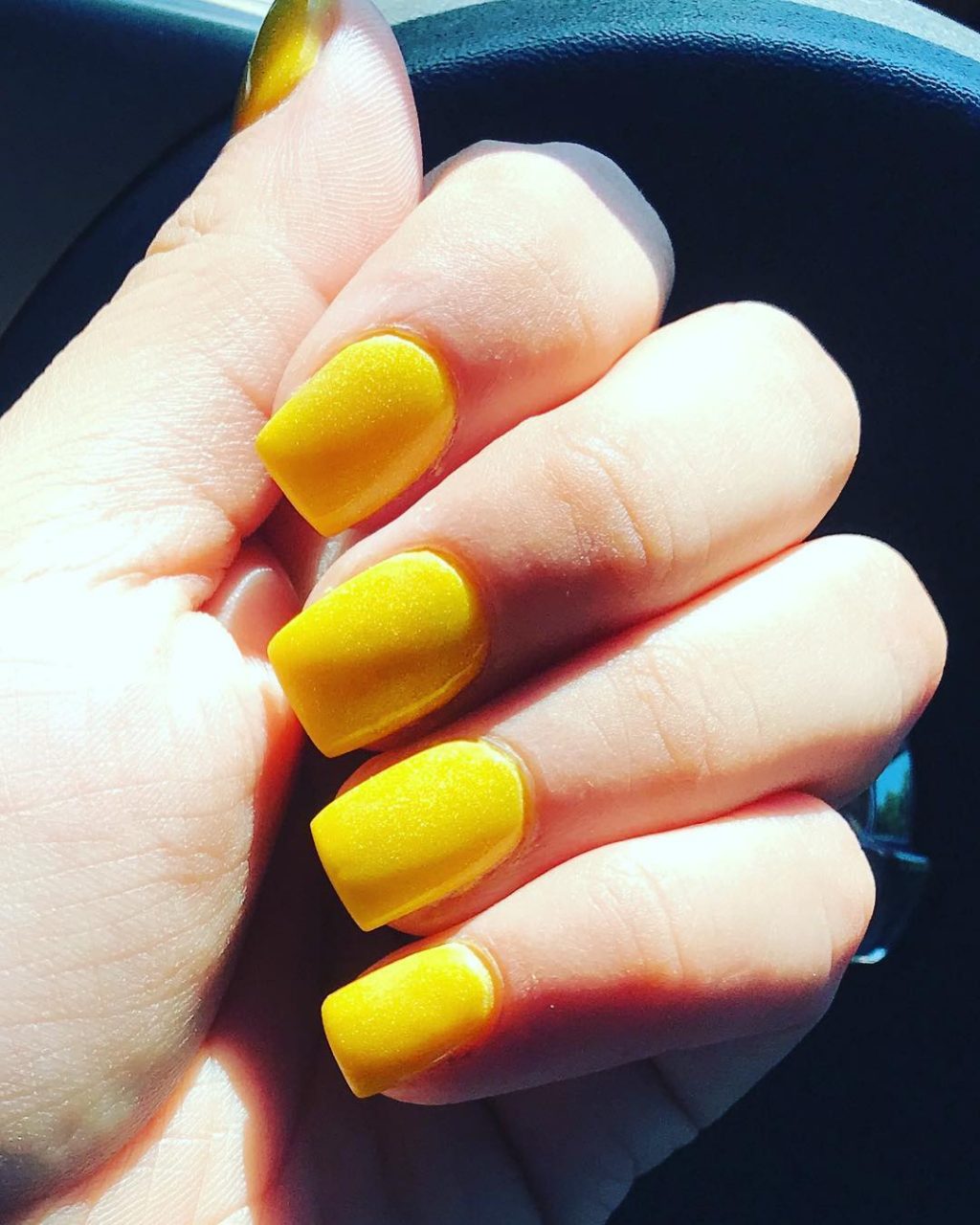 Amazing short yellow acrylic nails!