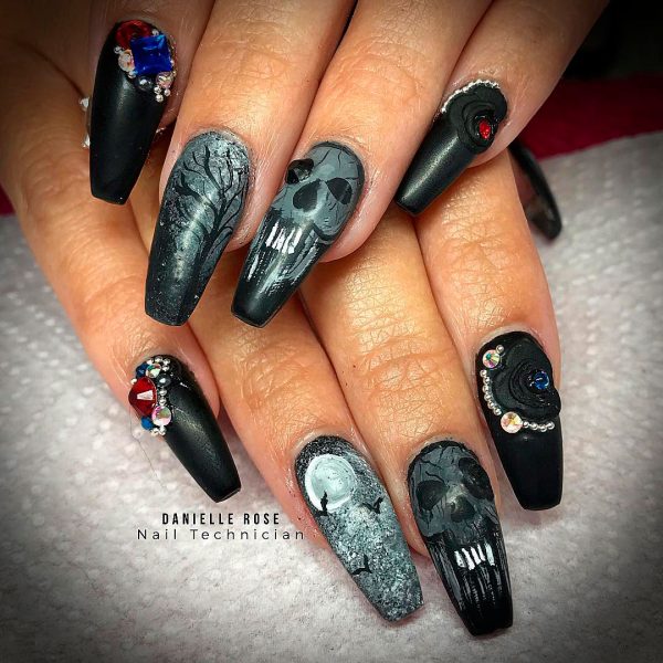 Creepy Black Halloween Nails, are creepy black Halloween acrylic nails to try