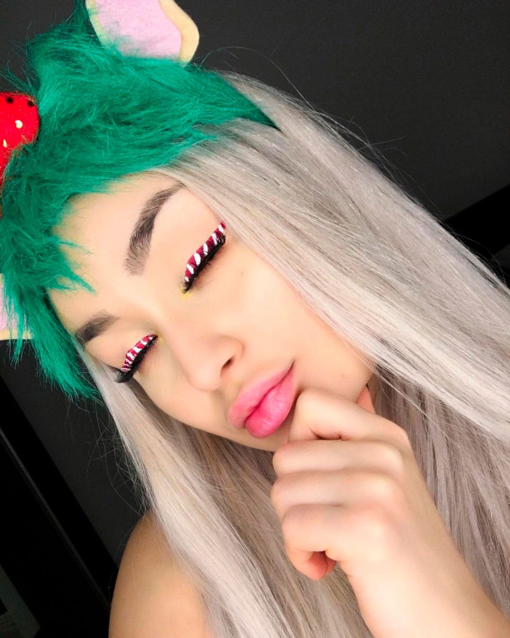 Amazing Christmas Pastel Pink Lips and Candy Cane Eyeliner Makeup Look!