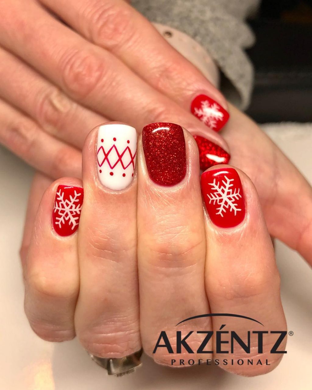 Amazing Red Snowflake Nails Design for Christmas