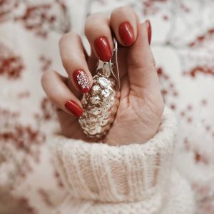 Amazing red Christmas nails the worth wearing!