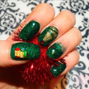 Beautiful Glitter Green Christmas Nails