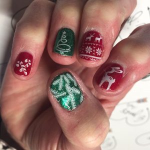 Cute Green and Red Christmas Nails