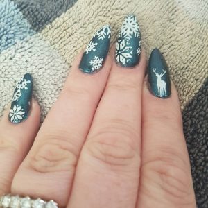 Gorgeous Green and White Christmas Nails