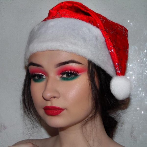 Gorgeous Santa baby Christmas makeup look!