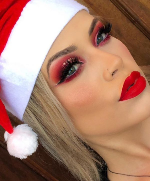 Lovely red Christmas makeup look!