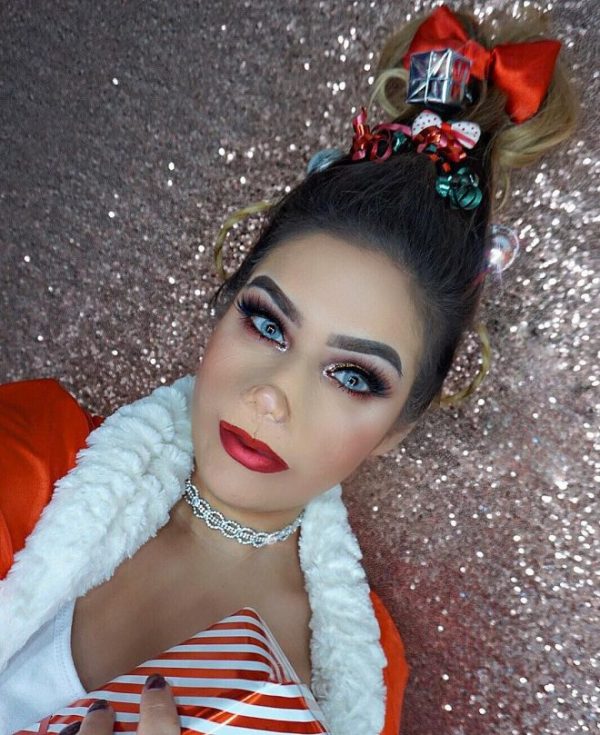 So Beautiful Christmas Makeup Look You'll Love to Try!