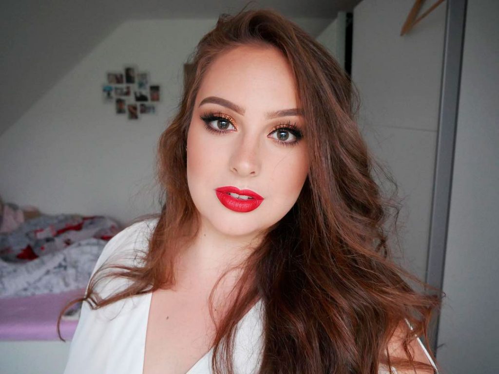 So Gorgeous Natural Makeup Look for Christmas 2018 So Gorgeous Natural Makeup Look for Christmas 2018