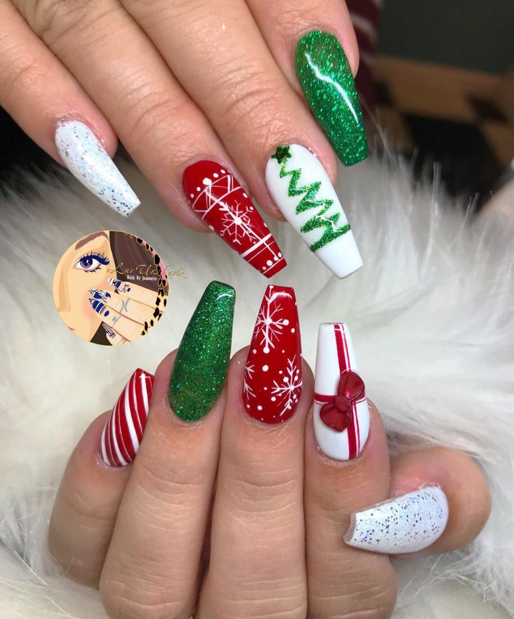 Stunning Coffin Shaped Green and Red Christmas Nails!