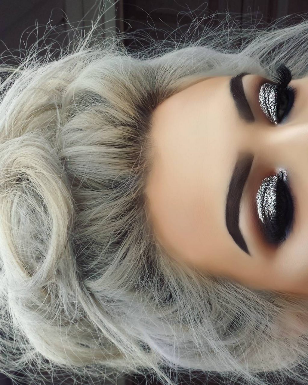 Stunning Glossy Silver Eyeshadow for Christmas 2018