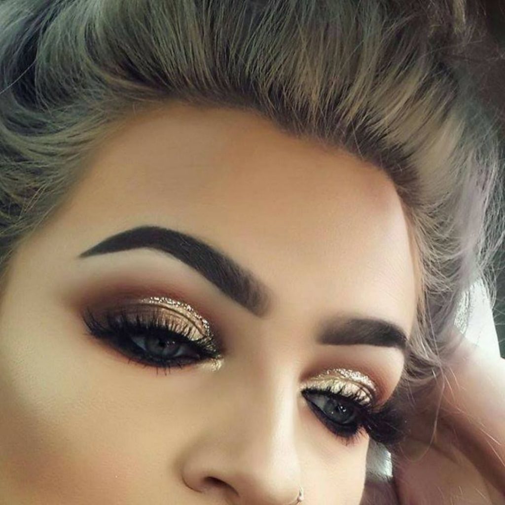 Stunning Golden Glossy Eye Shadow for Christmas 2018