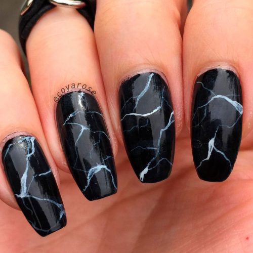 Amazing black marble nails that worth wearing!