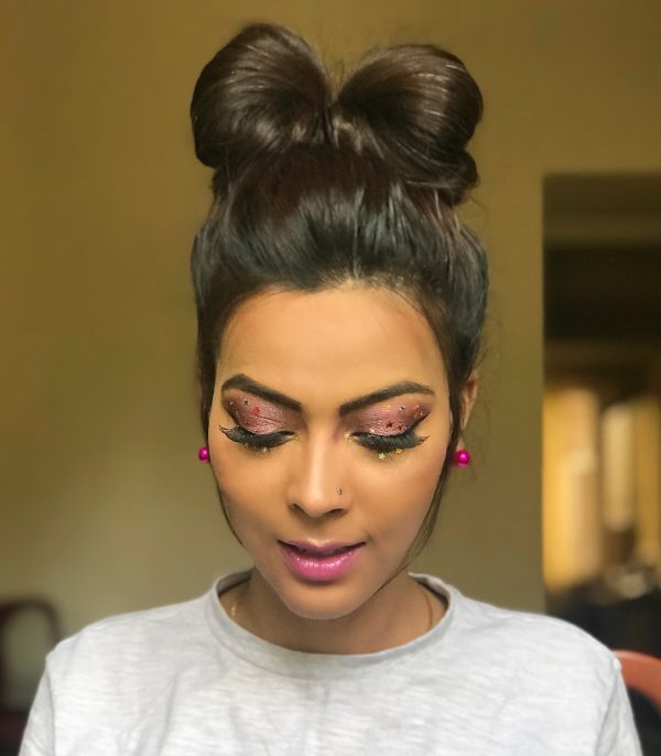 How to make a hair bun in less than 2 minutes How to make a hair bun in less than 2 minutes