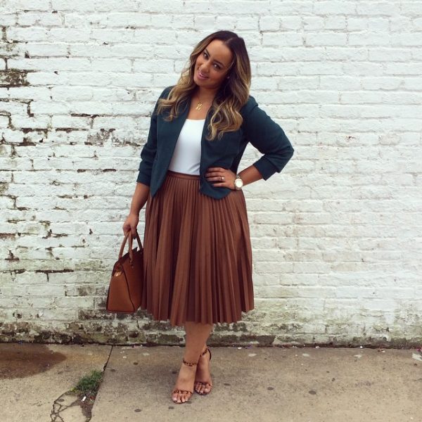 Stylish Pleated Skirt and Blazer for Curvy and Plus Size Women Stylish Pleated Skirt and Blazer for Curvy and Plus Size Women