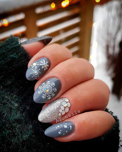 Beautiful snowflakes gray nails set for Holiday!