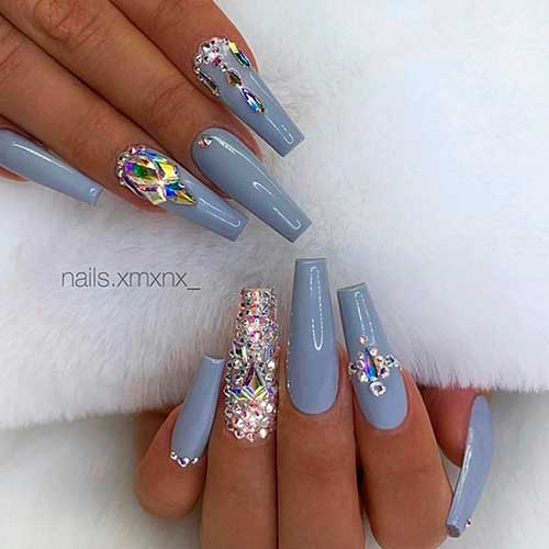 Cute light gray coffin nails with rhinestones! 