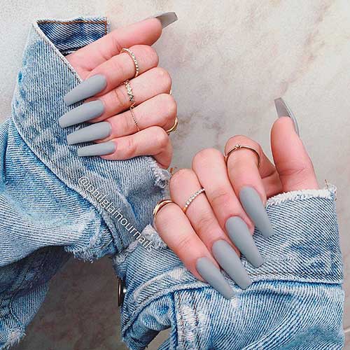 Cute light grey matte coffin nails design!