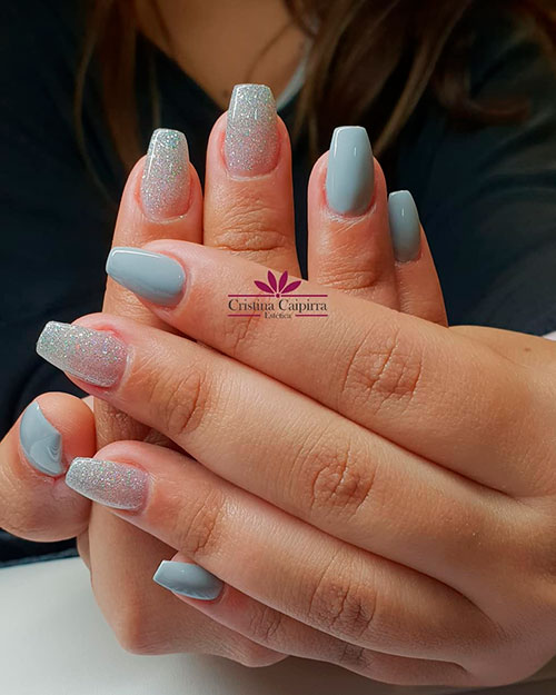 Cute short coffin nails between light grey and glitter nails