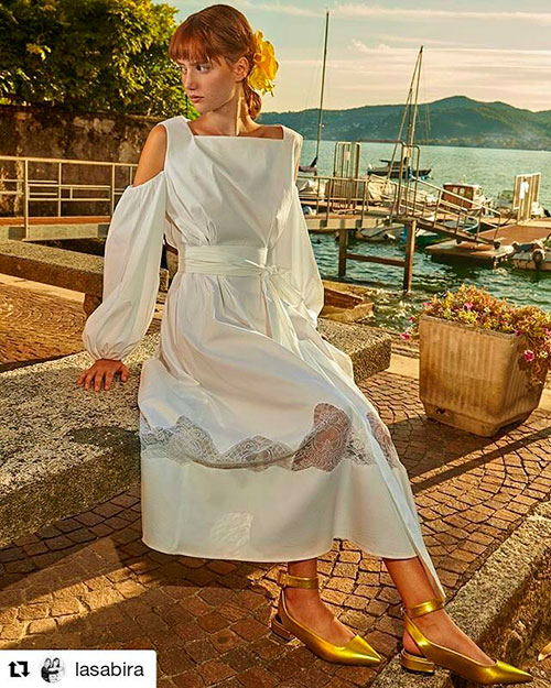 White tie waist poplin dress design White tie waist poplin dress with long sleeves and metallic slingback shoes