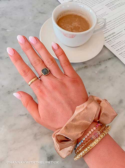 Short Round Shaped Ombre Dip Nails