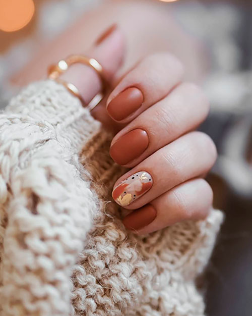 Light brown fall nails 2019 with aesthetic gold foil look!