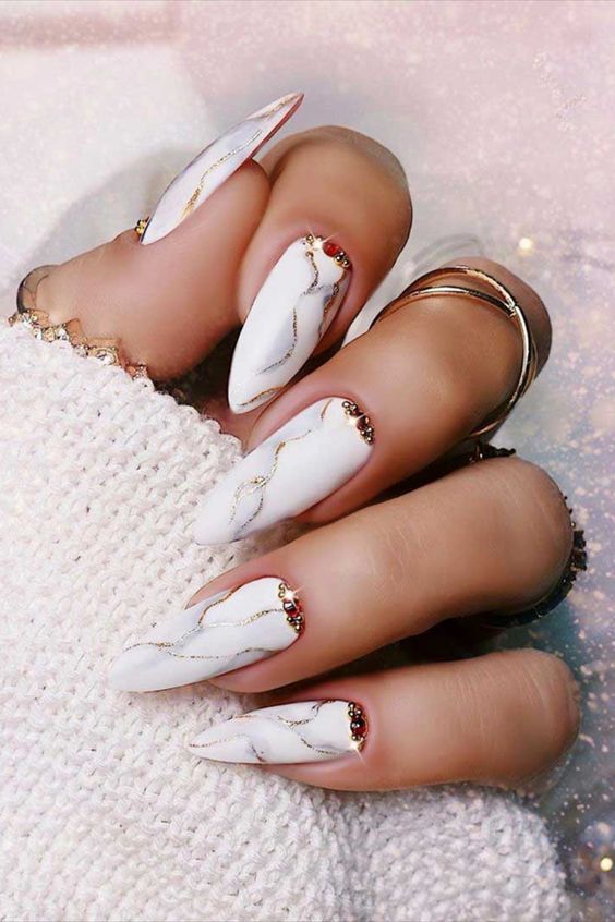 Gorgeous long almond shaped marble winter nails set!
