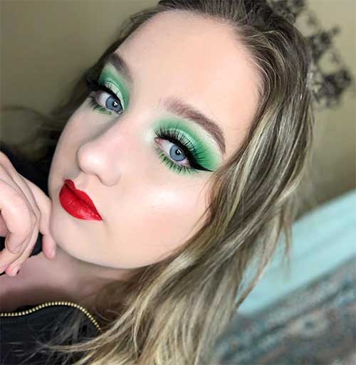 Be ready for the Christmas with green eyeshadow makeup look!