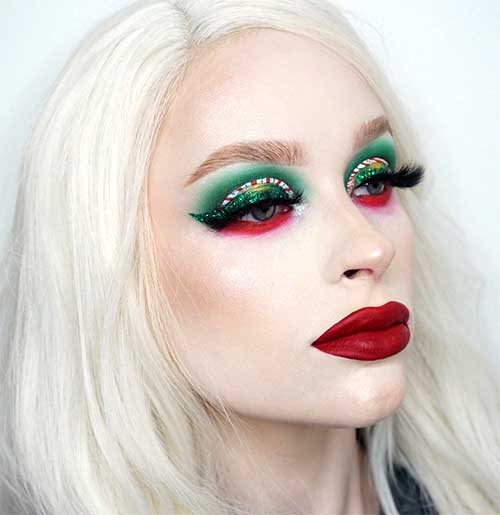 Cute candy cane and glitter green eyeliner on red and green Christmas makeup look 2019! Cute candy cane and glitter green eyeliner on red and green Christmas makeup look 2019!