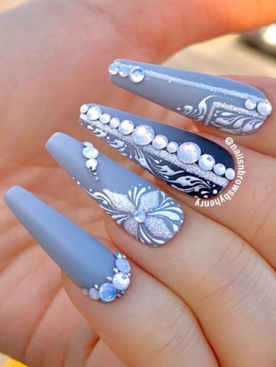 Cute light blue gray coffin nails for winter season!