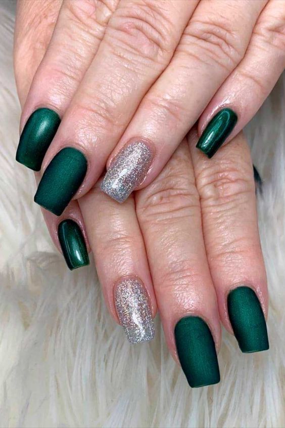Cute matte dark green nails set with accent glitter nail & glossy nail!