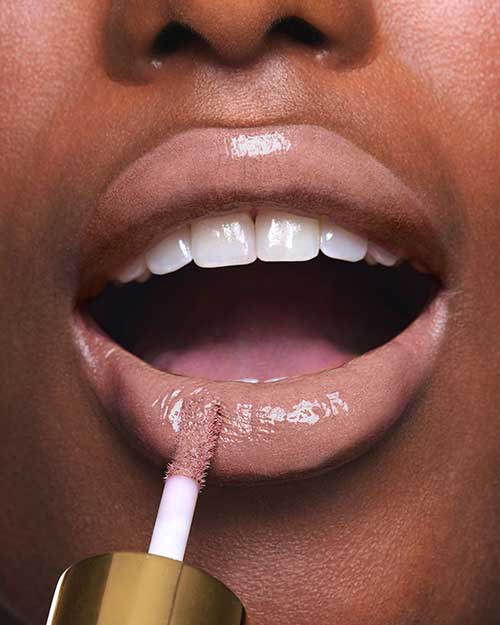 Gear up lip lacquer is beautiful nude pink with golden twinkle shade! Gear up Stila Shine Fever Lip Vinyl