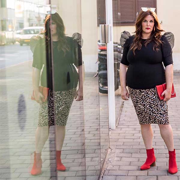 Pencil skirt outfits for plus size idea of plus size leopard print pencil skirt with black top, and red ankle boots Pencil skirt outfits for plus size idea of plus size leopard print pencil skirt with black top, and red ankle boots