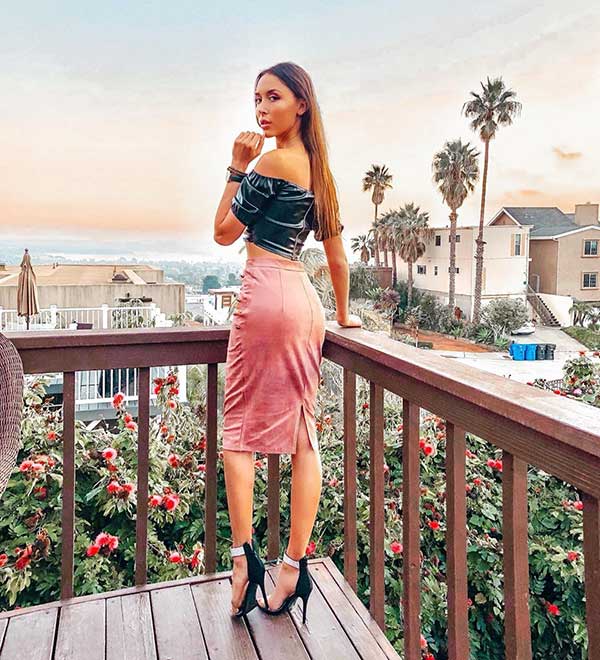 Pencil Skirt Outfits for Party Idea consists of pastel pink pencil knee skirt with black leather off the shoulder crop top Pencil Skirt Outfits for Party Idea consists of pastel pink pencil knee skirt with black leather off the shoulder crop top
