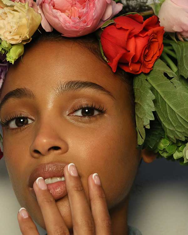 This negative space white french tip nails set is the best white tip acrylics for spring 2020 This negative space white french tip nails set is the best white tip acrylics for spring 2020